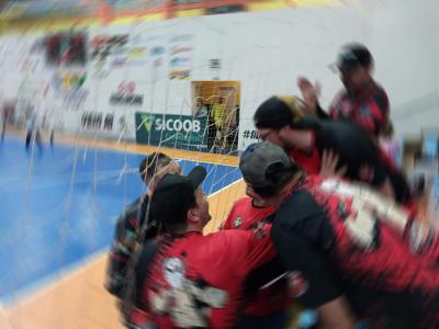  Com a forÃ§a da Sangue Rubro Negro OperÃ¡rio supera as adversidade e bate o lÃ­der do Paranaense Chave Ouro.